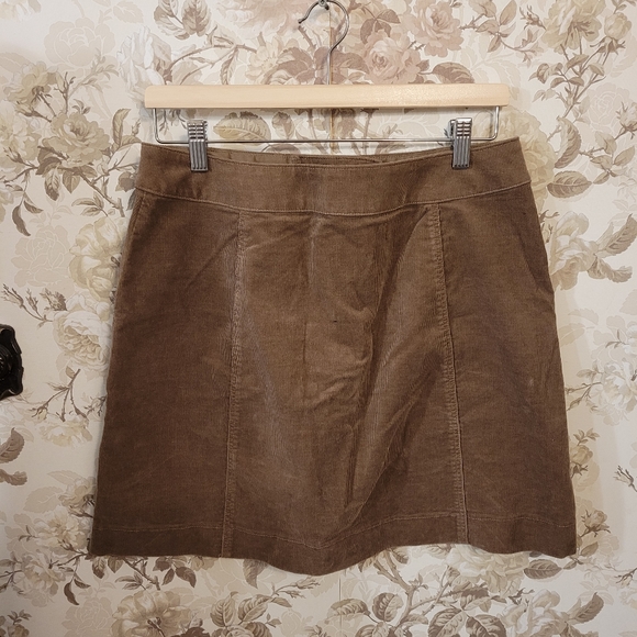 Uniqlo corduroy skirt - size 8 - Picture 2 of 3